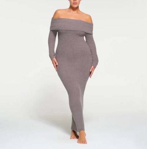 8 Outfits That Are Perfect For A Thanksgiving Living Room Slay