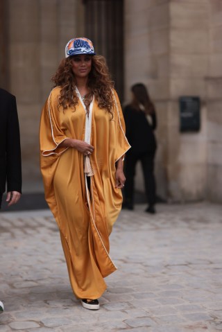 Street Style - Paris Fashion Week - Menswear Fall-Winter 2023-2024 : Day Three